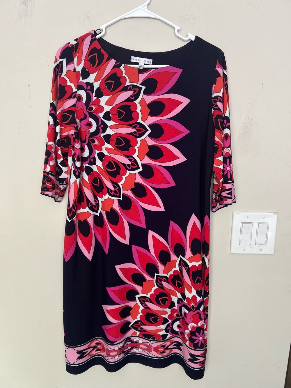 Sandra Darren Multicolor Floral Shift Dress in Pink, Red & Black. Size 12